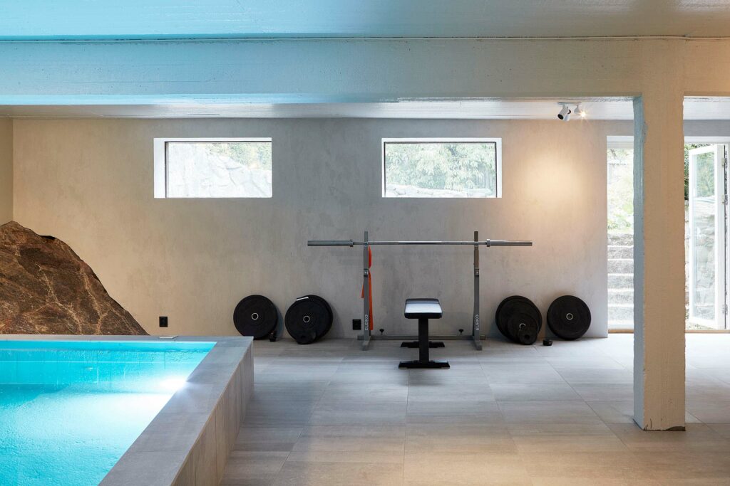 inomhuspool med gym