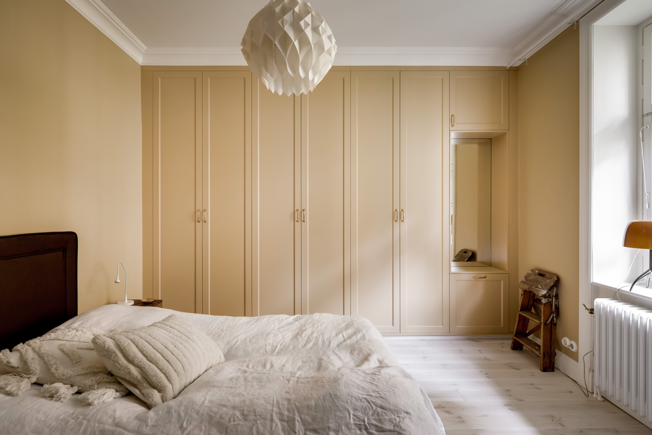 Picky_Living_Gul_Platsbyggd_Garderob Picky Living Platsbyggd garderob gul